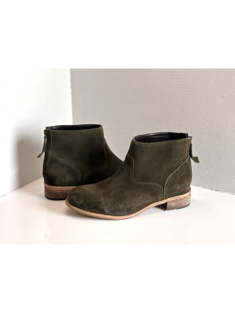Skechers Ankle Booties Women's Size 8 Olive Green Suede Back Zip Comfortable